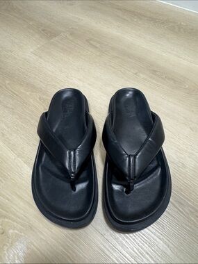 Zara Black Padded Thong Sandals